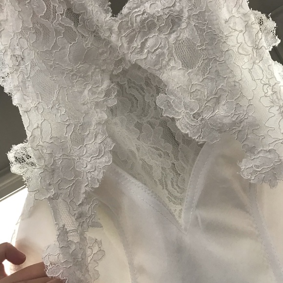 BRIDAL GOWN - NEVER WORN - Picture 6 of 6